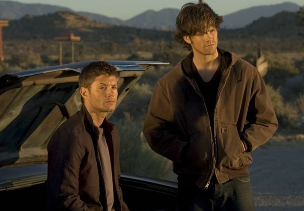 Jensen Ackles y Jared Padalecki son Dean y Sam Winchester en Supernatural